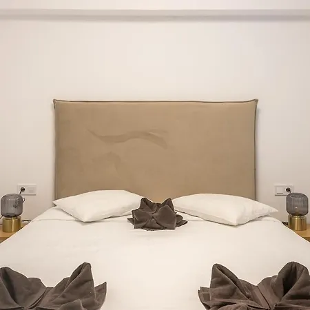 Zen Tulip, Kolonaki