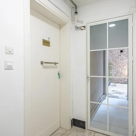 Zen Tulip, Kolonaki Apartment *